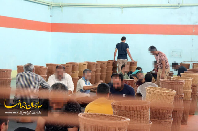 اشتغال ۷۰ زندانی در اردوگاه حرفهآموزی وکاردرمانی سمنان با راهاندازی کارگاه سبدبافی