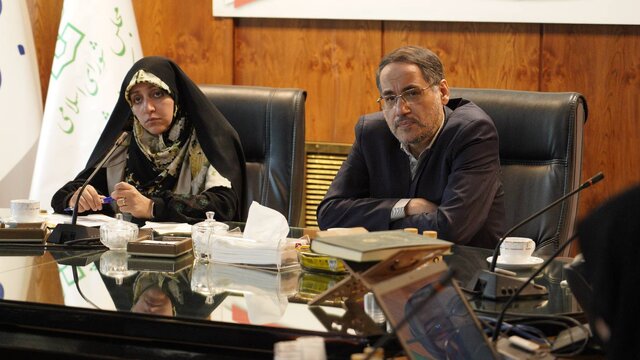 نگاهداری: مدیریت زنانه از ستون‌های تحول در حکمرانی کشور است/ بهروز آذر: ساختار معاونت زنان و خانواده باید ارتقاء پیدا کند