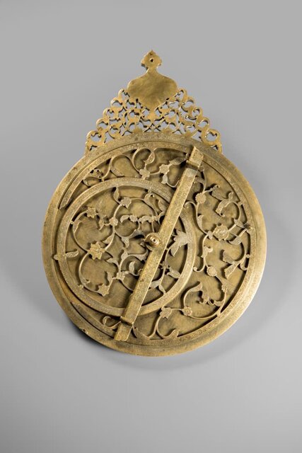 نمایش دندان ۴۰ هزار ساله، سرِ سرباز هخامنشی، مومیایی مرد نمکی و جامهای طلایی