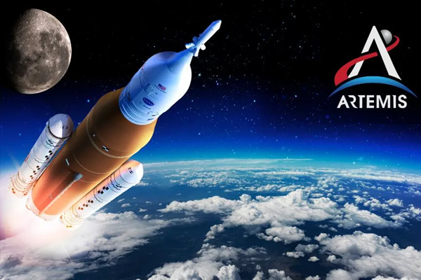 ایستگاه بعد، «ماه»