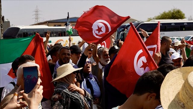 اعتصاب تونسی‌ها مقابل سفارت آمریکا در حمایت از ناوگان الصمود