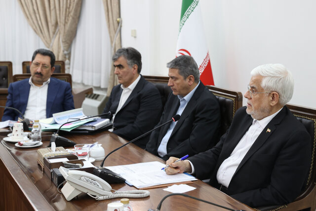 عارف: یک تقسیم کار دقیق بینالمللی برای ضربه زدن به اقتصاد ایران ایجاد شده است عارف: یک تقسیم کار دقیق بینالمللی برای ضربه زدن به اقتصاد ایران ایجاد شده است