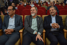 از راست کمال حیدری، معاون فرهنگی شهردار اصفهان و رائد فریدزاده، رئیس سازمان سینمایی و مهدی قادریان، رئیس بیمارستان کودکان امام حسین(ع)