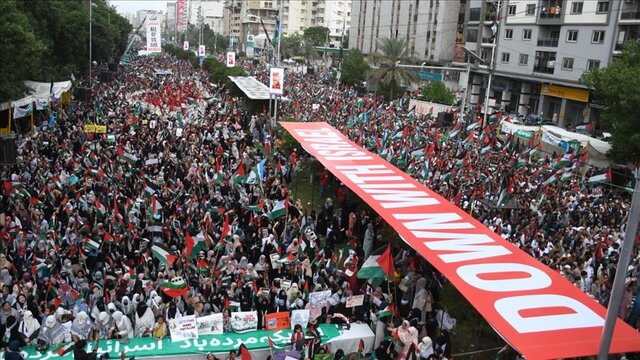 راهپیمایی هزاران نفری در کراچی در آستانه سالگرد جنگ غزه