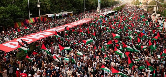 راهپیمایی هزاران نفری در کراچی در آستانه سالگرد جنگ غزه