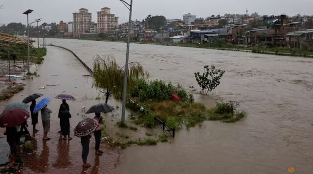 عکس: رویترز سیل و رانش زمین در هند و نپال؛ دهها تن جان باختند