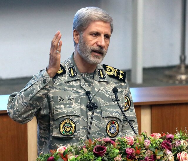 فرمانده کل ارتش: باید از تجربیات جنگ ۱۲ روزه استفاده کنیم فرمانده کل ارتش: باید از تجربیات جنگ ۱۲ روزه استفاده کنیم