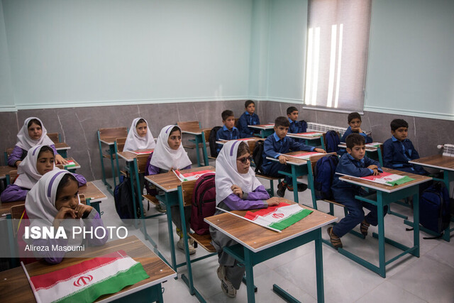 عکس تزئینی است معاون اداره کل آموزش و پرورش استان زنجان: آموزش حق همه انسانهاست