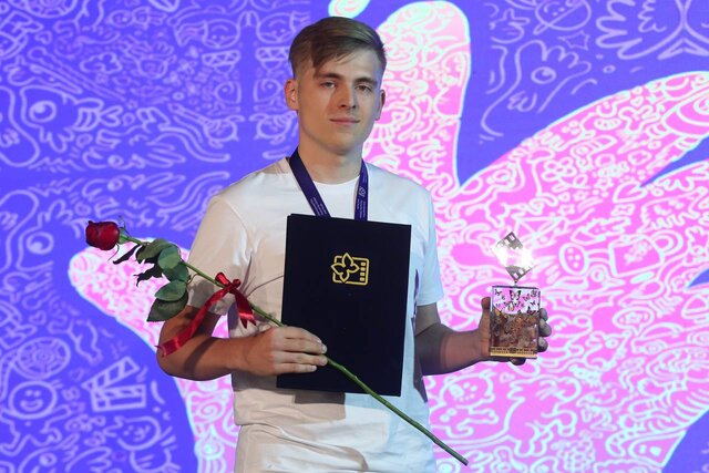 بخشی از پروانههای زرینِ اصفهان به پرواز درآمدند