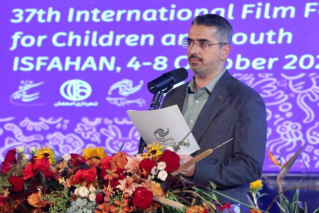 بخشی از پروانه‌های زرینِ اصفهان به پرواز درآمدند