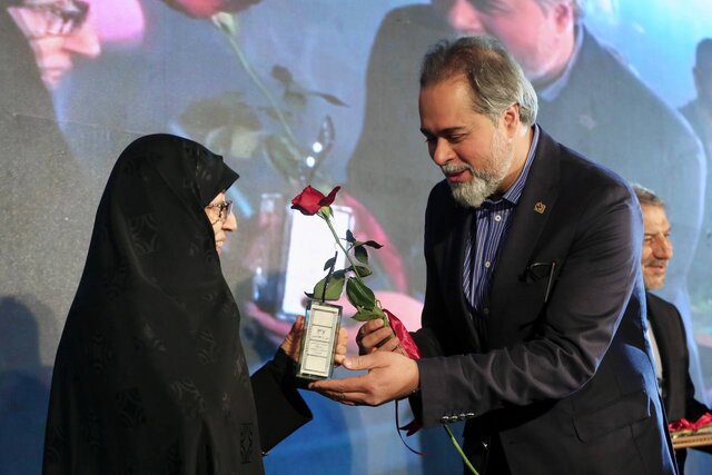 بخشی از پروانه‌های زرینِ اصفهان به پرواز درآمدند