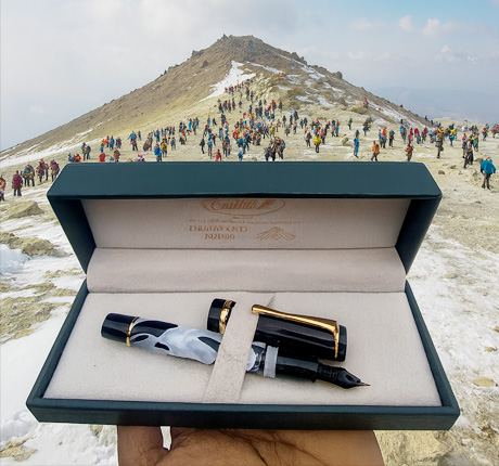 صعود خودنویس دماوند به بام ایران