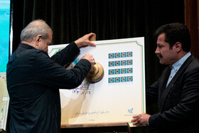 مسعود پزشکیان، رییس جمهور و عبدالکریم حسین‌زاده، معاون امور روستایی رییس جمهور در همایش روز ملی روستا و عشایر با حضور رییس جمهور