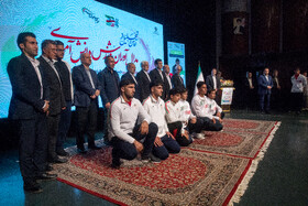 محمدرضا عارف، معاون اول رئیس جمهور،  احمد دنیامالی، وزیر ورزش و علیرضا کاظمی، وزیر آموزش و پرورش در آیین تجلیل از مدال‌ آوران ورزشی دانش آموزی