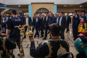 محمدرضا عارف، معاون اول رئیس جمهور،  احمد دنیامالی، وزیر ورزش و علیرضا کاظمی، وزیر آموزش و پرورش در آیین تجلیل از مدال آوران ورزشی دانش آموزی