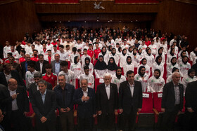 محمدرضا عارف، معاون اول رئیس جمهور،  احمد دنیامالی، وزیر ورزش و علیرضا کاظمی، وزیر آموزش و پرورش در آیین تجلیل از مدال آوران ورزشی دانش آموزی