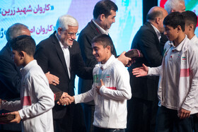 محمدرضا عارف، معاون اول رئیس جمهور،  احمد دنیامالی، وزیر ورزش در آیین تجلیل از مدال‌ آوران ورزشی دانش آموزی