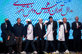 محمدرضا عارف، معاون اول رئیس جمهور،  احمد دنیامالی، وزیر ورزش در آیین تجلیل از مدال آوران ورزشی دانش آموزی