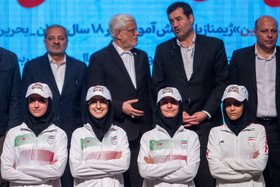 محمدرضا عارف، معاون اول رئیس جمهور،  احمد دنیامالی، وزیر ورزش و علیرضا کاظمی، وزیر آموزش و پرورش در آیین تجلیل از مدال آوران ورزشی دانش آموزی