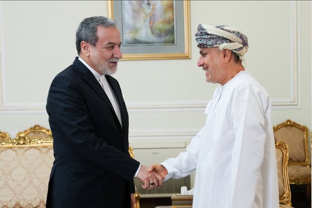 خداحافظی سفیر عمان با عراقچی خداحافظی سفیران عمان و امارات با عراقچی