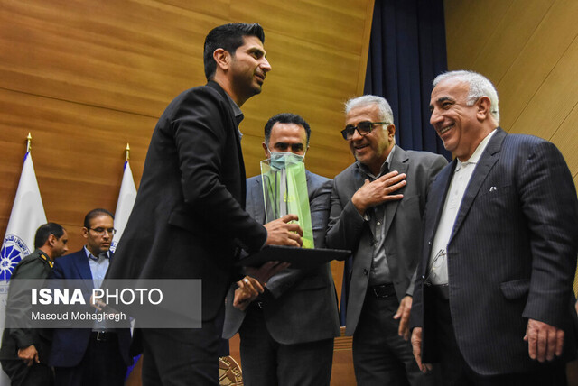 صنعتگران و معدنکاران برتر استان سمنان تجلیل شدند