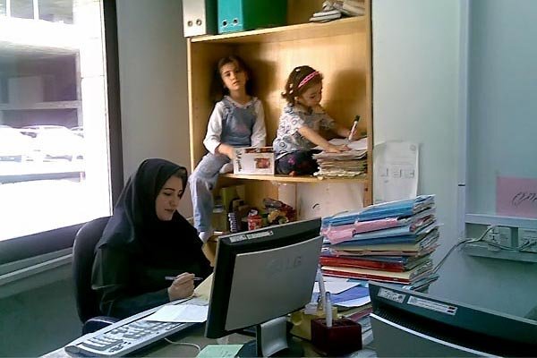 شرایط بهره‌برداری مادران شاغل از کاهش سن بازنشستگی