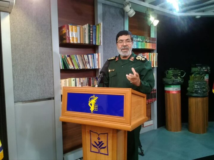 انقلاب اسلامی میدان بروز استعدادهای پنهان بود / برخی کشورها برای داشتن یک قهرمان ما، افسانه‌سازی می‌کنند