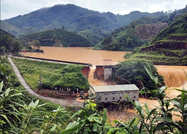 عکس: Vnexpress ریزش یک سد نیروگاه برقآبی در شمال ویتنام