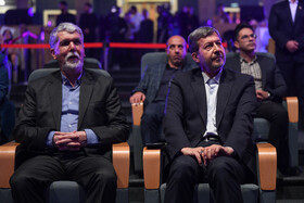 مهدی جمالی‌نژاد، استاندار اصفهان و سید عباس صالحی، وزیر فرهنگ و ارشاد اسلامی در آیین اختتامیه سی و هفتمین جشنواره بین‌المللی فیلم‌های کودکان و نوجوانان ـ اصفهان
