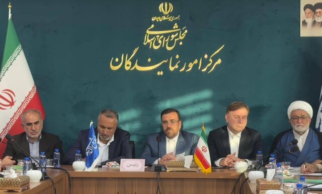 احمدی: تجارت دریامحور اقتصاد را دگرگون می‌کند
