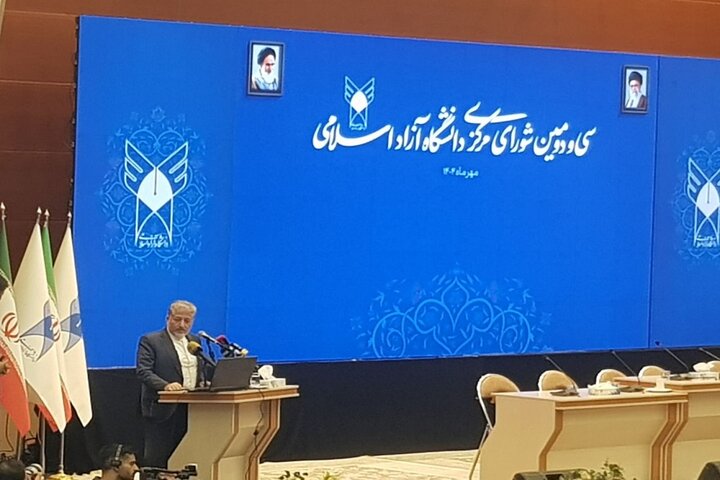 مسیر دانشگاه آزاد تغییر نمی‌کند/سیاست دانشگاه بر پایه «سند تحول و تعالی پنج‌ساله» است