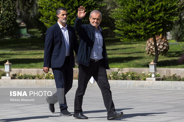 قول پزشکیان به خبرنگاران/تذکر به مجلس درباره استیضاع وزرا