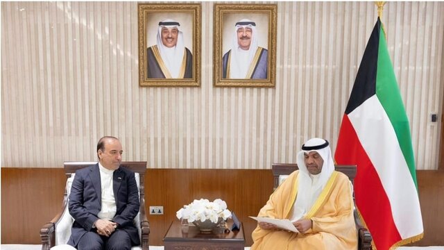 دیدار سفیر ایران با وزیر خارجه کویت پیام عراقچی به وزیر خارجه کویت