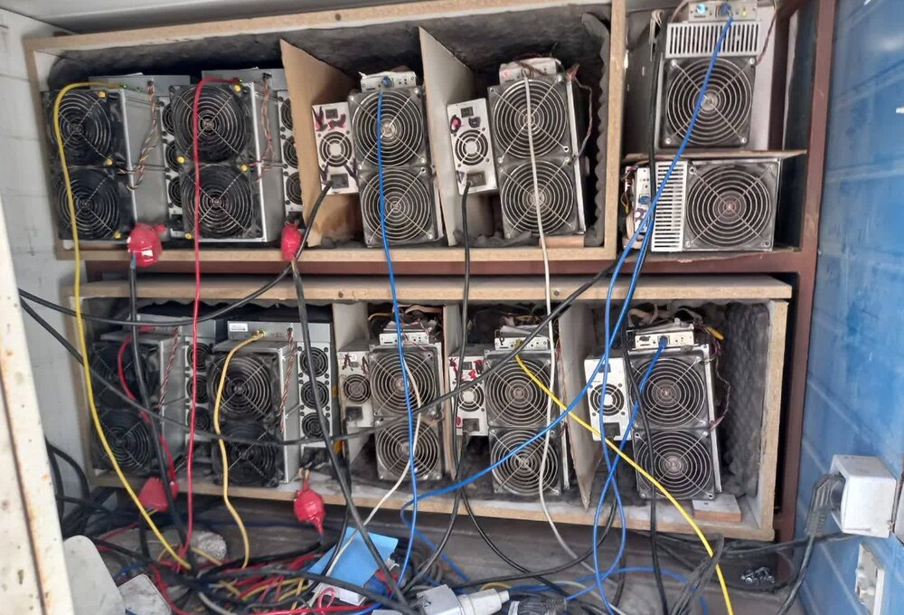 ضبط هفت دستگاه ماینر قاچاق در ارومیه