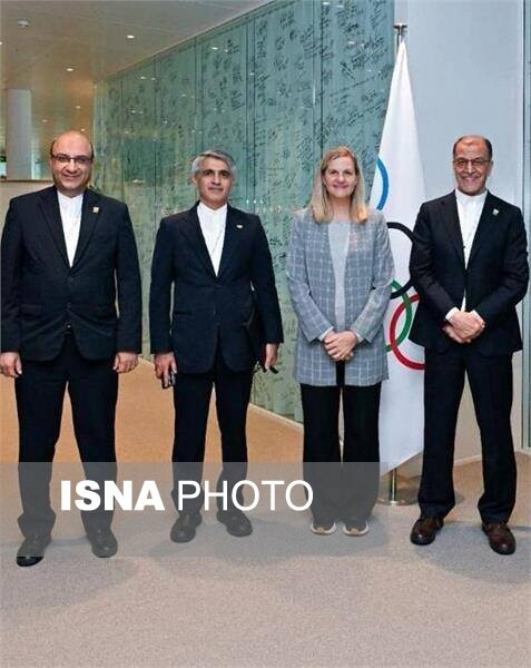 امضای ناهید کیانی روی دیوار المپیک