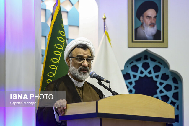 پیوند عقلانیت و معنویت اساس مدیریت در اندیشه امامین انقلاب است پیوند عقلانیت و معنویت اساس مدیریت در اندیشه امامین انقلاب است