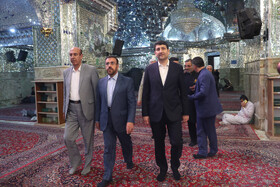حضور سید ستار هاشمی، وزیر ارتباطات و فناوری اطلاعات در آستان مقدس حضرت احمد بن موسی شاهچراغ (ع)