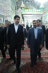 حضور سید ستار هاشمی، وزیر ارتباطات و فناوری اطلاعات در آستان مقدس حضرت احمد بن موسی شاهچراغ (ع)