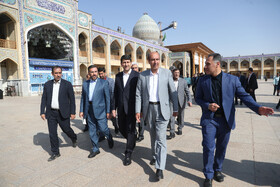 حضور سید ستار هاشمی، وزیر ارتباطات و فناوری اطلاعات در آستان مقدس حضرت احمد بن موسی شاهچراغ (ع)
