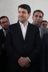 بازدید سید ستار هاشمی، وزیر ارتباطات و فناوری اطلاعات از  مدرسه عشایری استاد بهمن‌ بیگی