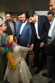 بازدید سید ستار هاشمی، وزیر ارتباطات و فناوری اطلاعات از  مدرسه عشایری استاد بهمن‌ بیگی
