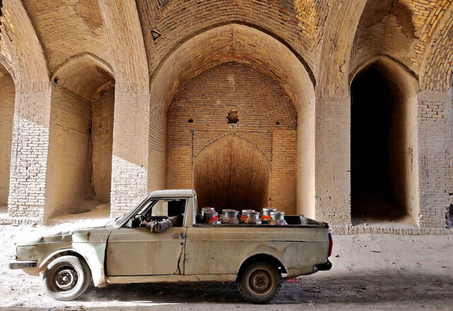 خط نابودی گنجینه تاریخی گردفرامرز یزد زیر چرخ کامیون‌ها