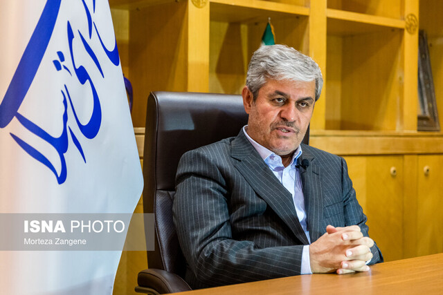 تاجگردون: منابع ارزی در لایحه بودجه شفاف نیست