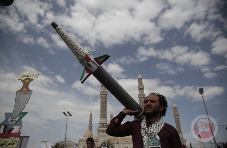 Yemeni forces strike Saudi-backed mercenaries for second straight day