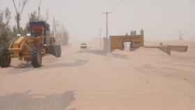 جمع آوری ماسه‌های بادی از محورهای مواصلاتی حوزه سیستان و بلوچستان