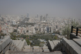 مشهد در محاصره گرد و غبار