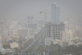 مشهد در محاصره گرد و غبار