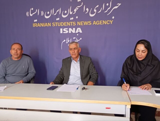 جوانان ایلامی در انتظار پرتاب نخستین توپ اسکواش