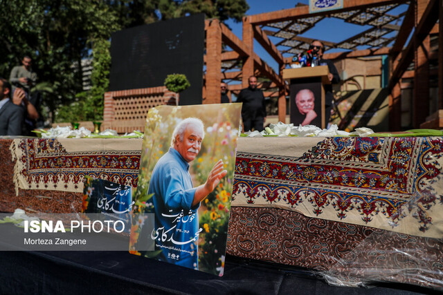 بدرقه پیکر «محمد کاسبی» با سخنرانی مجید مجیدی،دهنمکی،سلیمانی و آوازخوانی سراج بدرقه پیکر «محمد کاسبی» با سخنرانی مجید مجیدی،دهنمکی،سلیمانی و آوازخوانی سراج