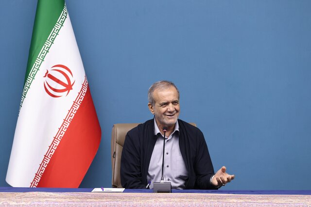 پزشکیان: تمام توانم را برای حل مشکلات تولیدکنندگان و فعالان اقتصادی به‌کار گرفته‌ام